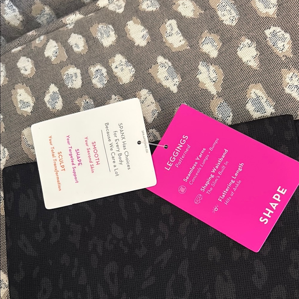 NWT SPANX Black patterned leggings - Picture 3 of 4